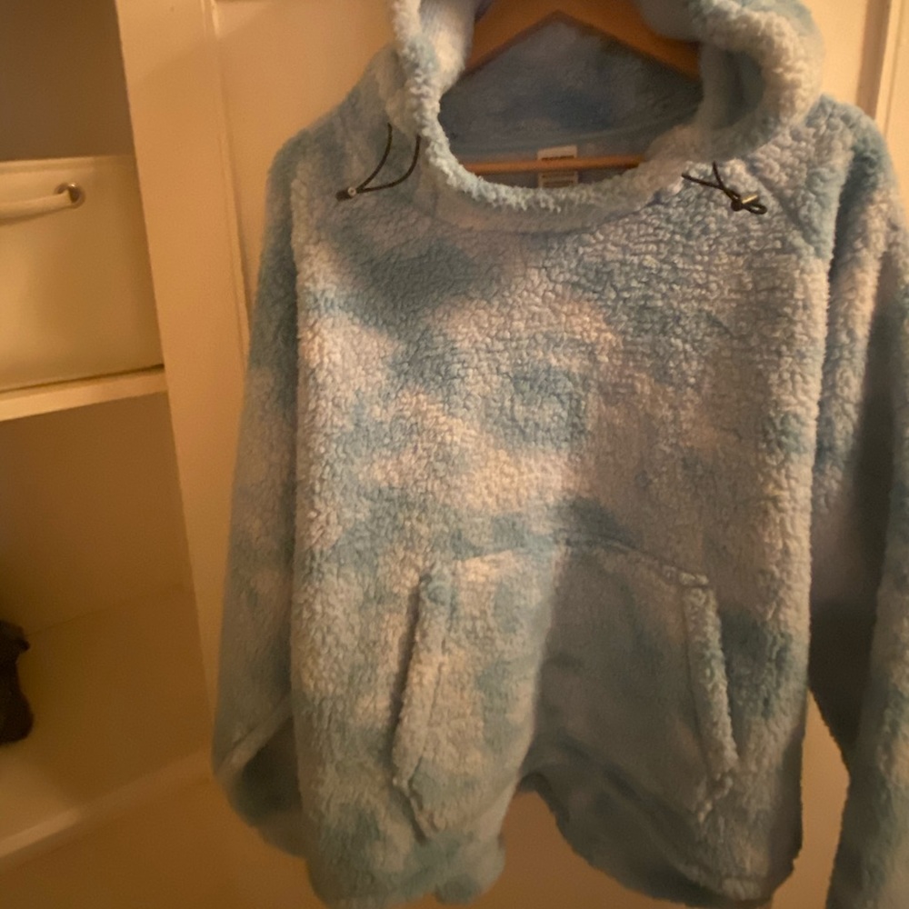 PINK pull over with hoodie, only tried on once!